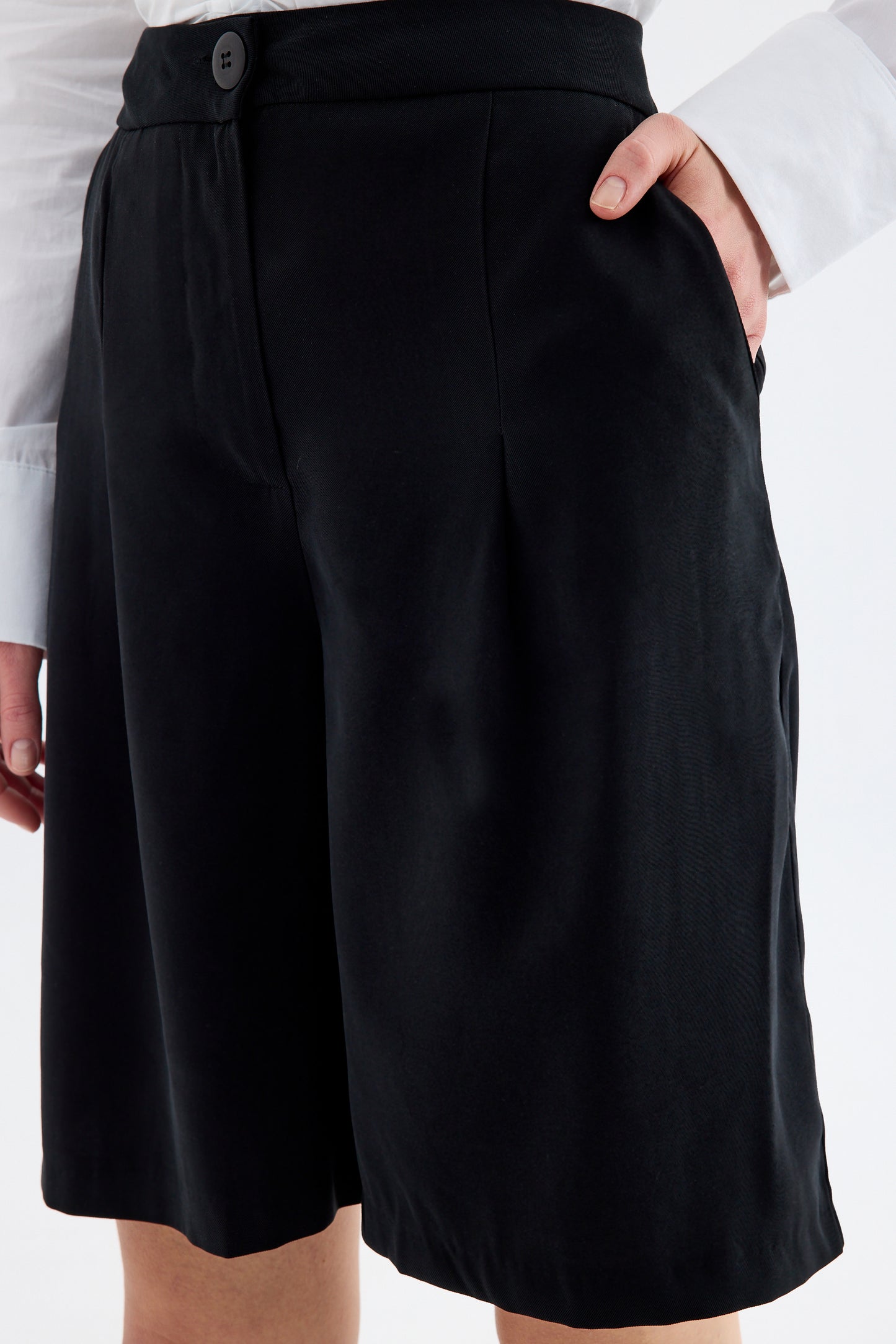 Vera Tencel Bermuda Shorts - Black
