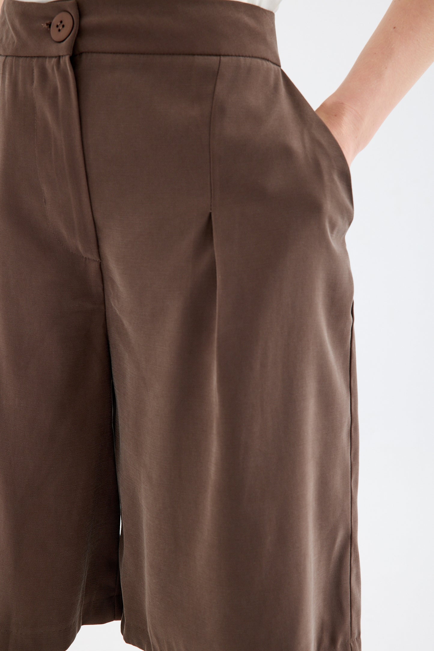 Vera Tencel Bermuda Short - Brown