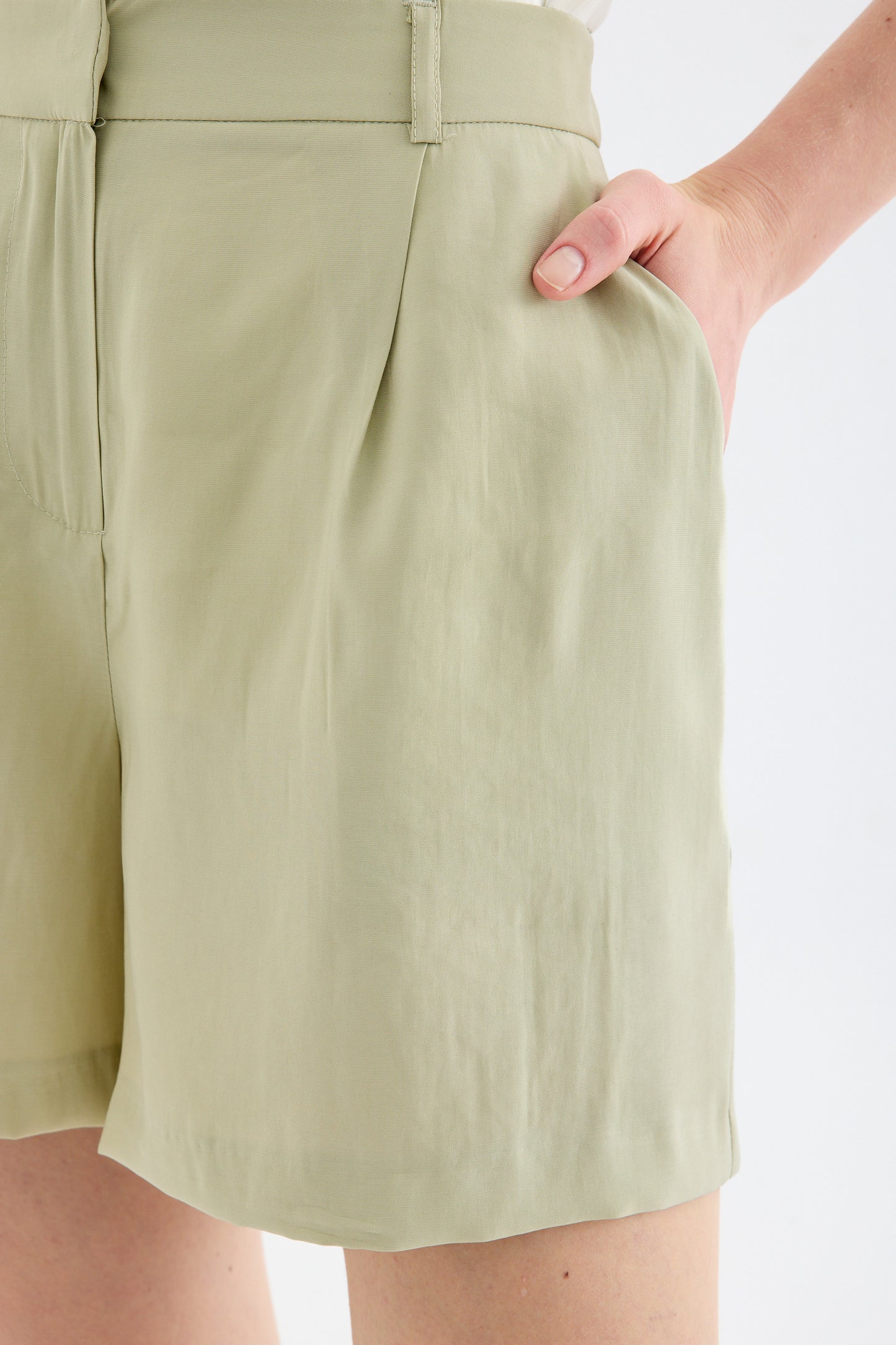 Velina Single Pleat  Mini Shorts - Light Green