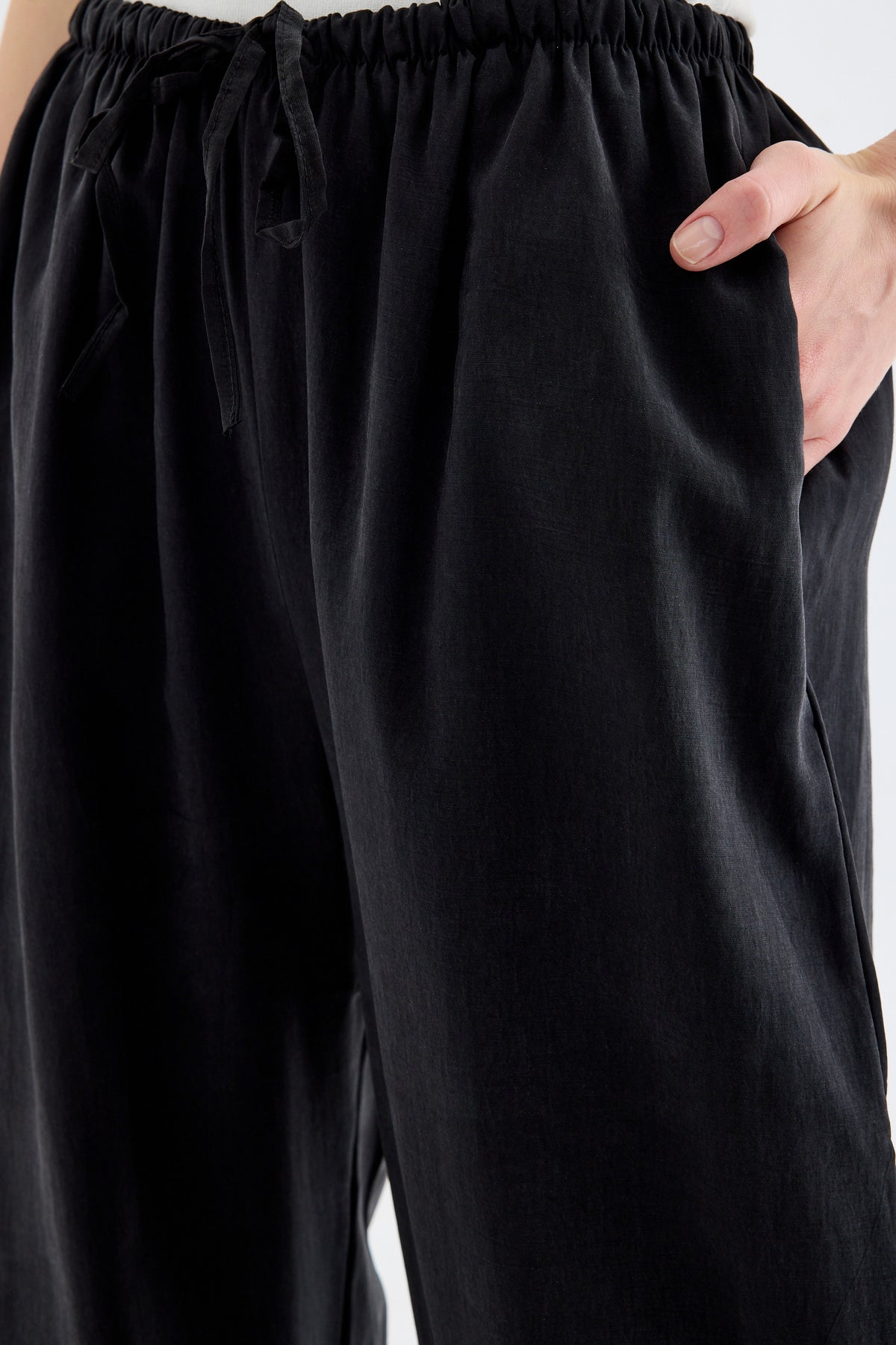 Novelle Modal Balloon Pants - Black