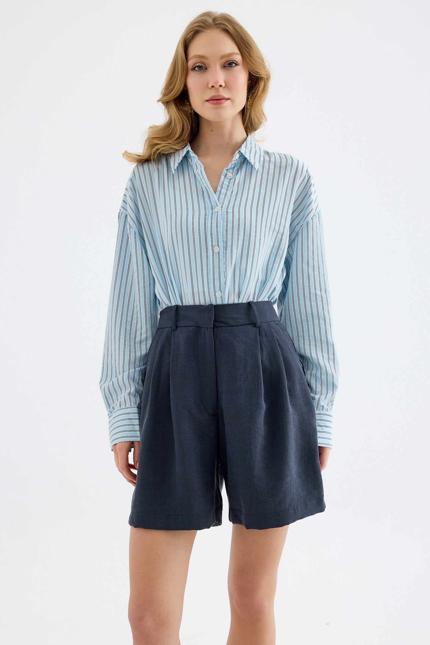 Lucan Single Pleat Lyocell  Shorts - Navy Blue