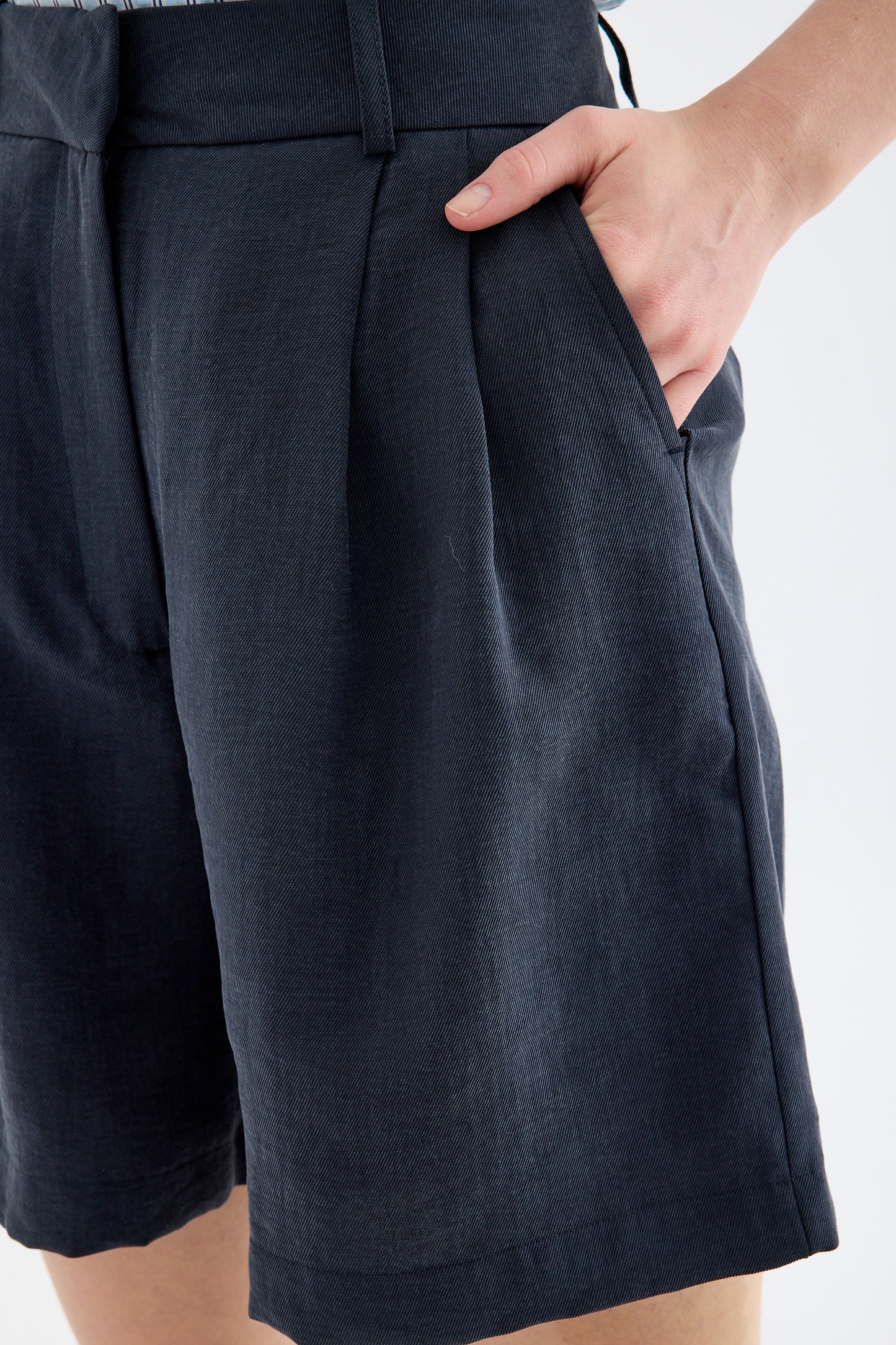 Lucan Single Pleat Lyocell  Shorts - Navy Blue